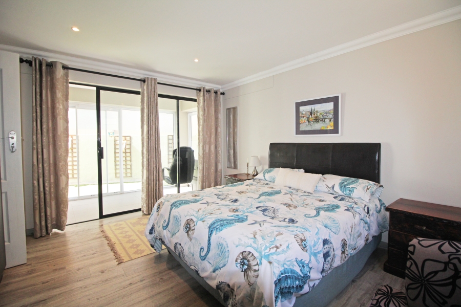 4 Bedroom Property for Sale in Calypso Beach Western Cape